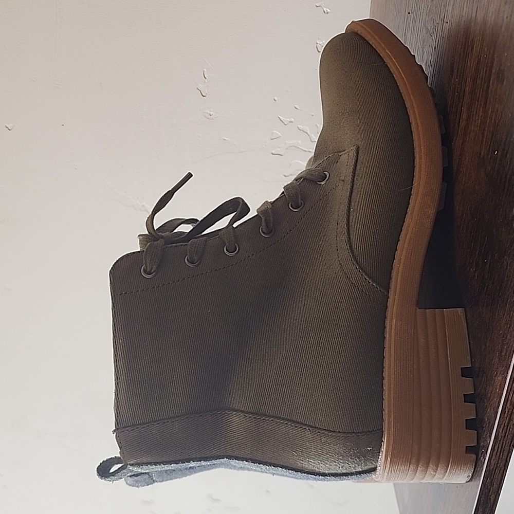 5 for $20 9.5 wide Combat boots